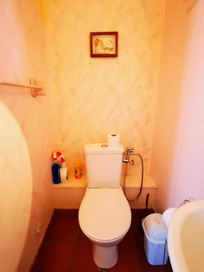 Le Coin Des Artistes Bed and Breakfast Ζιβερνί Δωμάτιο φωτογραφία
