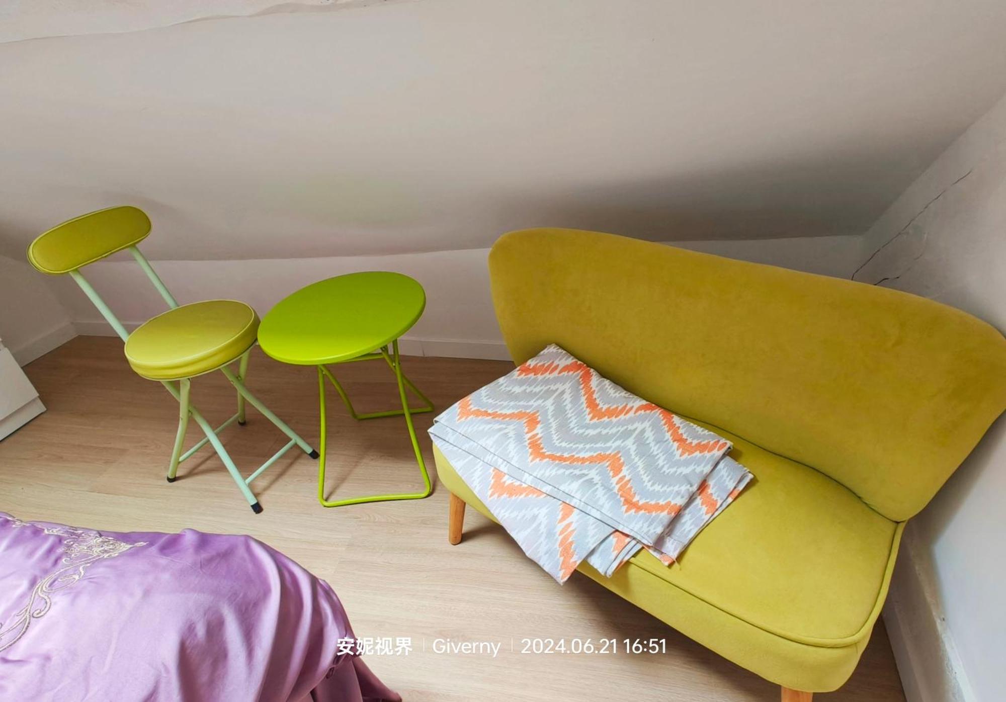 Le Coin Des Artistes Bed and Breakfast Ζιβερνί Εξωτερικό φωτογραφία